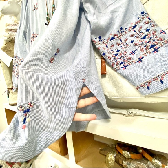 SOLD⭐️Prairie farmhouse boho embroidered tunic blouse/cover up w peasant feel - Picture 11 of 16